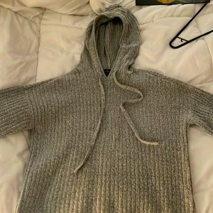 gray knit hoodie